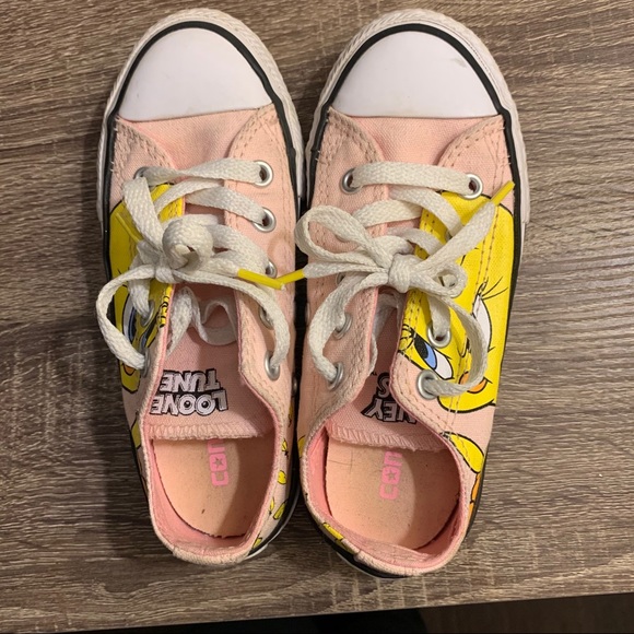 Girls Tweety Converse Shoes - Picture 5 of 10
